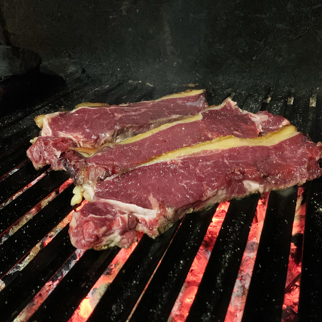 Asador de carne en Toledo D’Ascuas